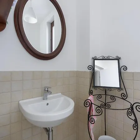 Cornelia Penthouse Nocleg ze śniadaniem 4*